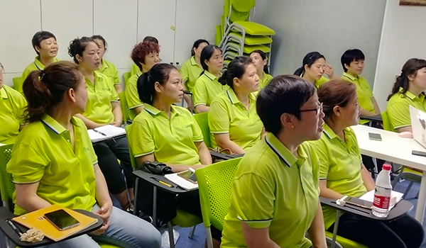 高端保姆服務(wù)就業(yè)前景如何?高端保姆如何做好工作？